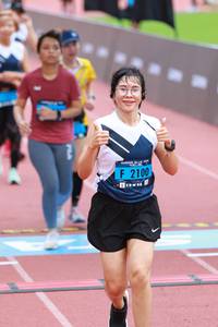 BIB: 2100
                            <button type="button" onclick="openModal(4644077)" class="btn btn-primary btn-sm float-right btn-popup" data-toggle="modal" data-target=".modal-high-quality">
                        <i class="fas fa-shopping-cart"></i> Add to Cart
                    </button>
                                            <button type="button" onclick="isThisMe(4644077, true)" class="btn btn-success btn-sm float-right btn-popup btn-isme hidden" data-toggle="tooltip" data-placement="bottom" title="นี่คือรูปของคุณใช่ไหม คลิกที่นี่เพื่อเอาเข้าอัลบั้ม">
                        <i class="fas fa-plus"></i> Add to album
                    </button>
                    <button type="button" onclick="isThisMe(4644077, false)" class="btn btn-warning btn-sm float-right btn-popup btn-isnotme hidden">
                        <i class="fas fa-ban"></i> Remove from album
                    </button>